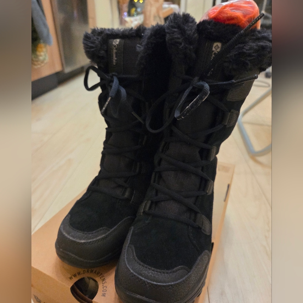 Columbia Women's Black Winter Boots